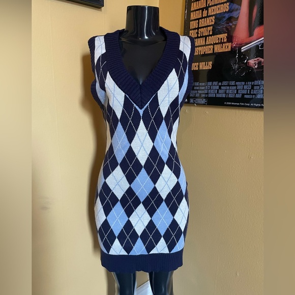 H&M Dresses & Skirts - Women’s H&M Plaid Vest Dress ( Medium )